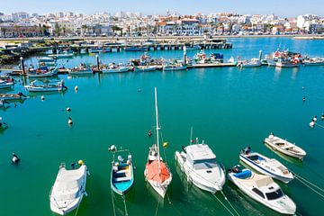 Luchtfoto van het stadje Lagos in de Algarve Portugal van Eye on You