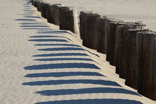 Beachhead mit Schatten am Strand