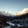 Conduire dans les montagnes norvégiennes au début de l'hiver sur Geke Woudstra