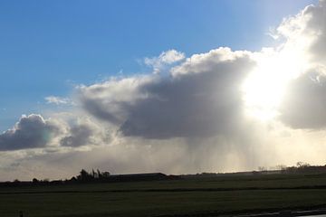 Threatening Clouds over a Grassland sur Elisabeth Eisbach
