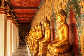 Buddha-Statuen im Tempel von Ilya Korzelius