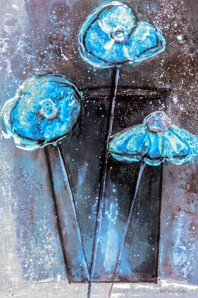 Blauer Mohn in Vase - abstrakt von Christine Nöhmeier