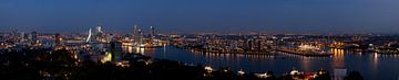 Panorama Rotterdam by night van Andre Jansen