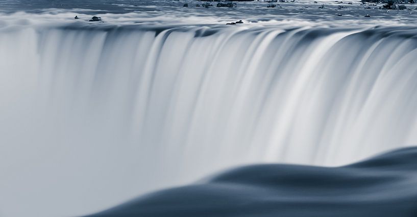 Horseshoe Falls, in black and white, with a hint of blue by Henk Meijer Photography