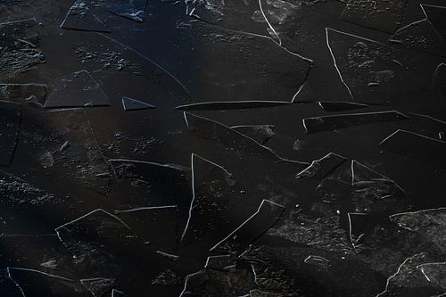 Glace brisée – Structure abstraite sur un lac gelé sur Atelier Nadine