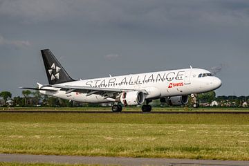 Airbus A320-200 (HB-IJN) de SWISS en livrée Star Alliance. sur Jaap van den Berg