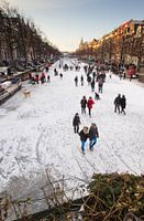Schlittschuhlaufen auf den Grachten von Amsterdam