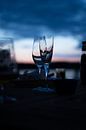 Verres à vin après le coucher du soleil par Tomas Grootveld Aperçu