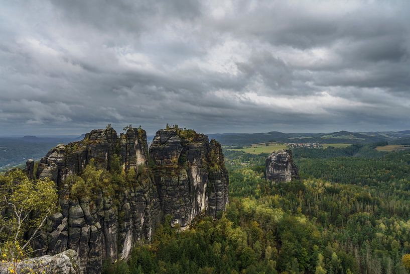 Blick auf die Torsteine und den Falkenstein vom Schrammstein aus gesehen von Joey Juffermans