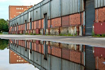 weerspiegeling van een pakhuis