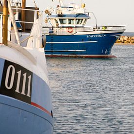 Fishing vessels in port by scheepskijkerhavenfotografie