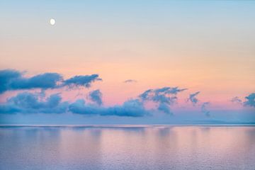 Oceaan en wolken in de avond van Achim Prill