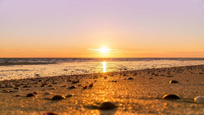 Coucher de soleil en mer près d'Ouddorp par Monique van Helden