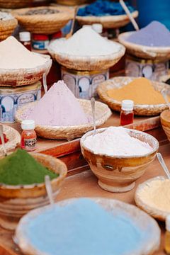 Kleurstoffen op de markt in Marrakesh van sonja koning