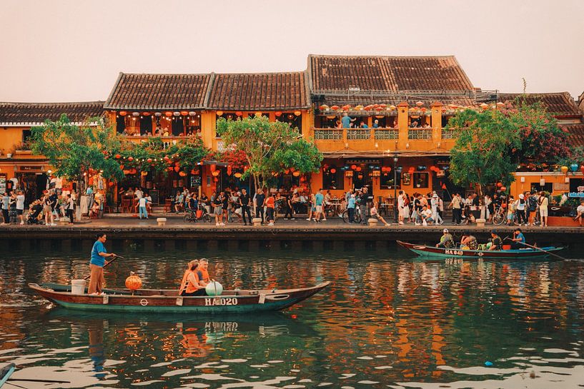 Hoi An am Fluss – Lebendiges Vietnam in warmen Farben von NZME Photography