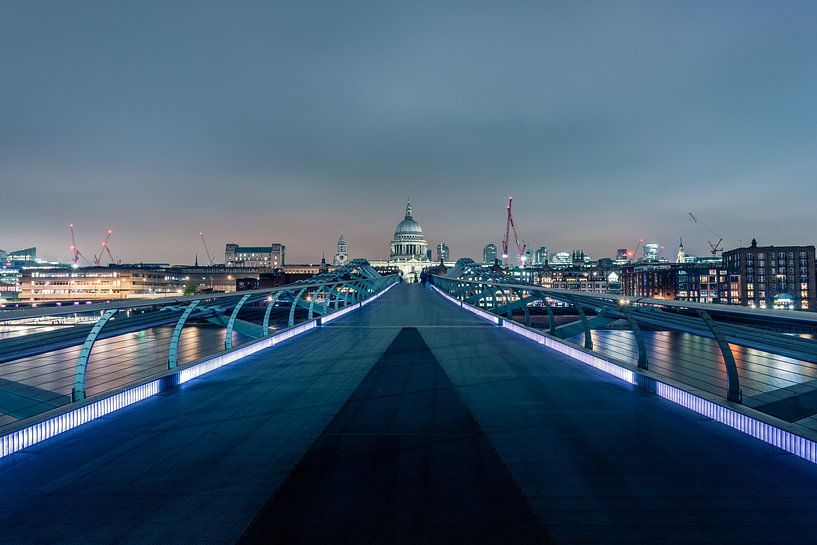 London by Hello Pompoyo