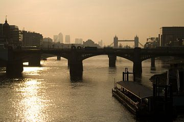 Sonnenaufgang London von Marika Fugee