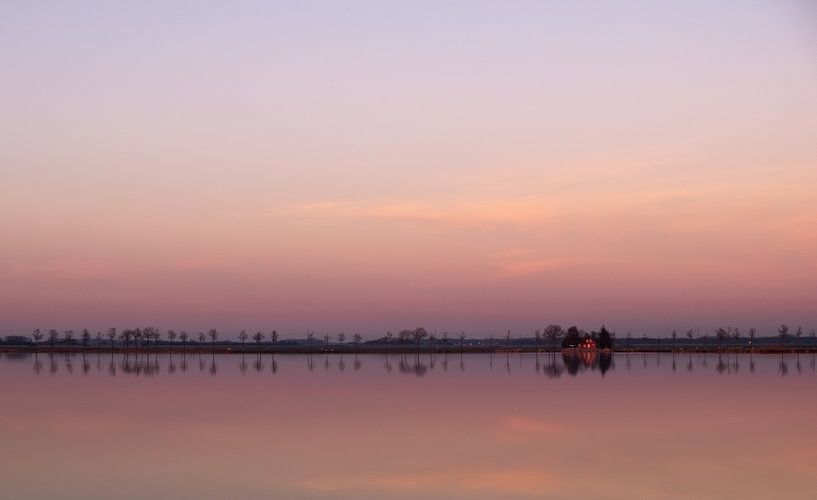 Zonsondergang in het weidse landschap van Margreet Piek