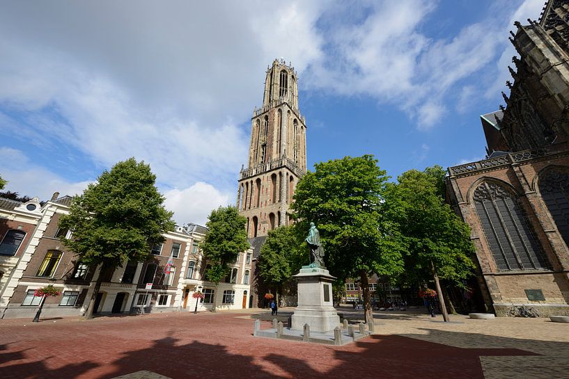 Domtoren en Domkerk in Utrecht gezien vanaf Domplein van In Utrecht