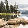 Tioga meer aan de Tioga pas van Yosemithy NP in Californie USA van Hilda Weges