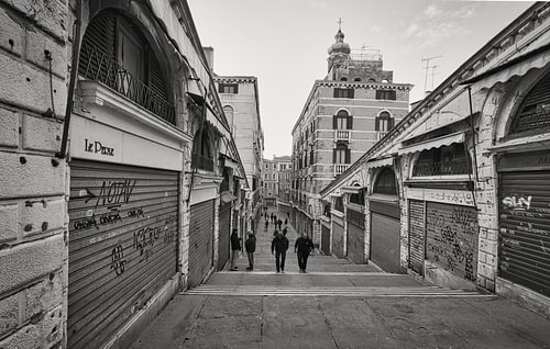 rialto bridge in venetia