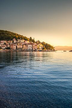 Moscenicka Draga Kroatië, stad aan zee bij zonsopgang van Fotos by Jan Wehnert