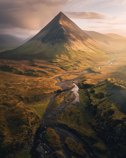 Mystischer Bergdämmer von fernlichtsicht