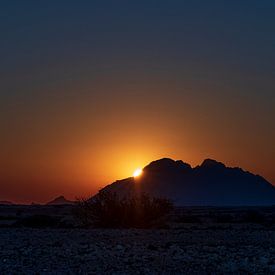 Die letzten Strahlen der Sonne verschwinden von Lennart Verheuvel