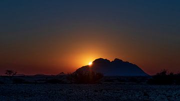 Die letzten Strahlen der Sonne verschwinden von Lennart Verheuvel