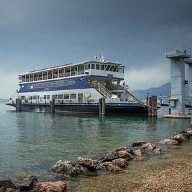 Fähre Gardasee von Thomas Boelaars