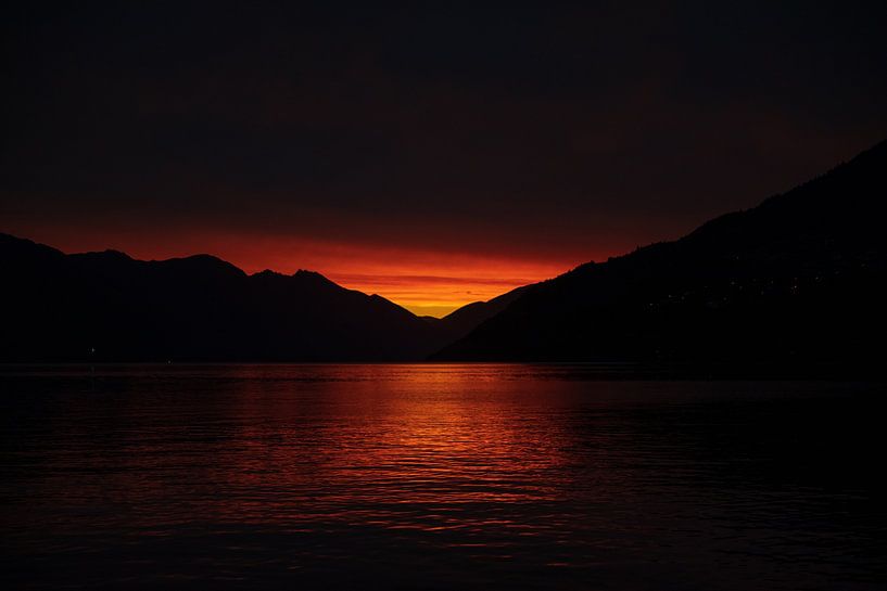Sunset in Queenstown by Marcel Saarloos