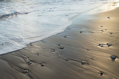 Eau de mer moussante et sable brillant sur Adriana Mueller