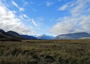 Snow-capped mountain in Mount Cook National Park, New Zealand sur J V