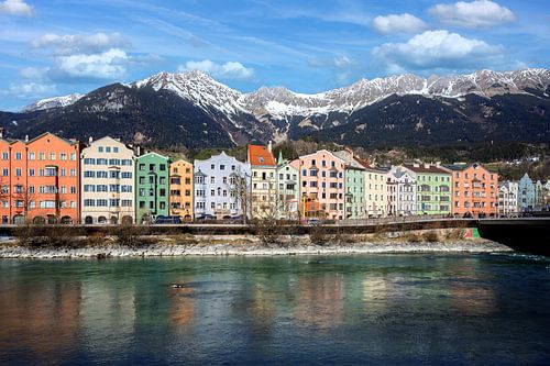 Oude stad aan de oever van de Inn in Innsbruck