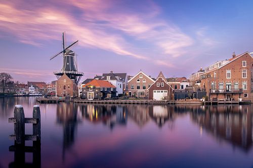 De Adriaan molen in Haarlem bij zonsondergang
