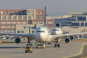 Lufthansa Airbus A340 und Lufthansa MD-11.