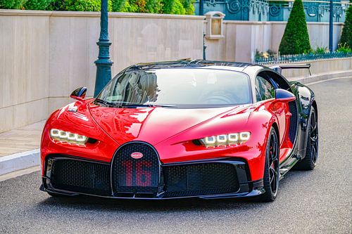 Bugatti Chiron hypercar op straat in Monaco