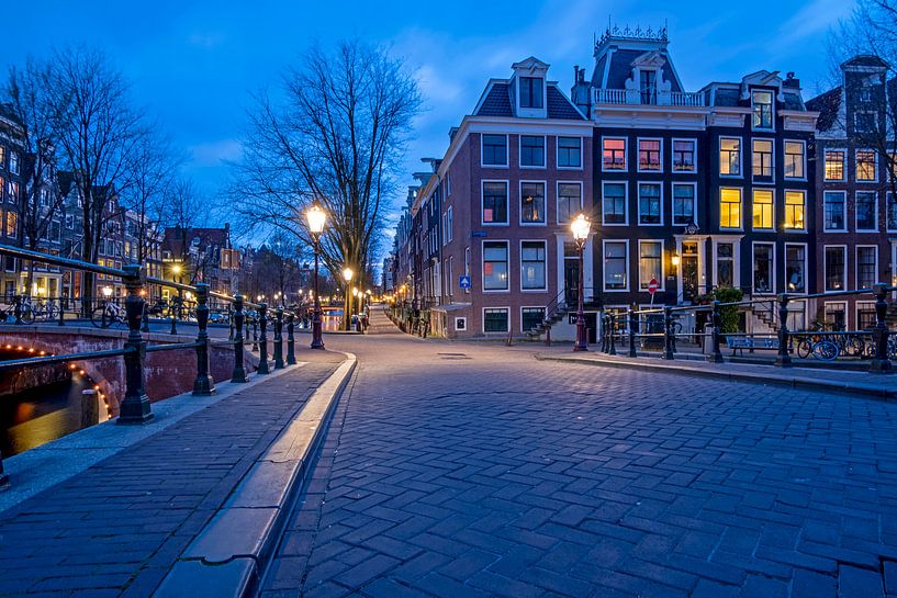 Paysage de la ville d'Amsterdam au coucher du soleil par Eye on You