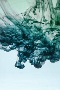 Grüne Tinte in Wasser