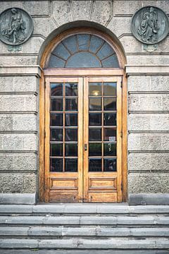 Old wooden door photographed in Gran Canaria by 7.2 Photography