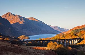 Glenfinnan-Viadukt mit Loch Shiel; Lochaber; Schottland; Vereinigtes Königreich