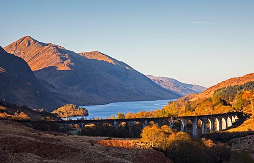 Glenfinnan-Viadukt mit Loch Shiel; Lochaber; Schottland; Vereinigtes Königreich