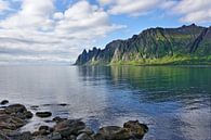 Die Teufelszähne am Ersfjord - Norwegen van Gisela Scheffbuch thumbnail