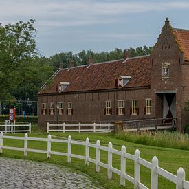Le château d'Ammersoyen dans le Bommelerwaard : la basse-cour. sur Hans Blommestijn