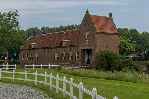 Kasteel Ammersoyen in de Bommelerwaard de voorburcht