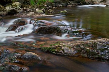 De rivier de Ilse in het Harz Nationaal Park in Duitsland