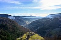 Vue lointaine sur la Forêt-Noire et la vallée de Todtnau