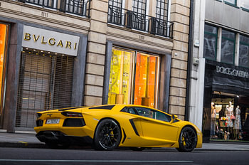 Knalgele Lamborghini aan Sloane Street