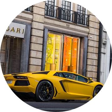 Knalgele Lamborghini aan Sloane Street van Joost Prins Photograhy