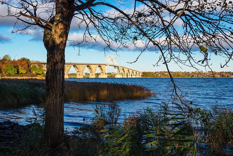 Eine Brücke zwischen Seeland und Moen in Dänemark par Rico Ködder